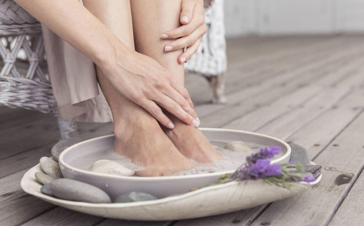 Bäder géint Nagelpilz